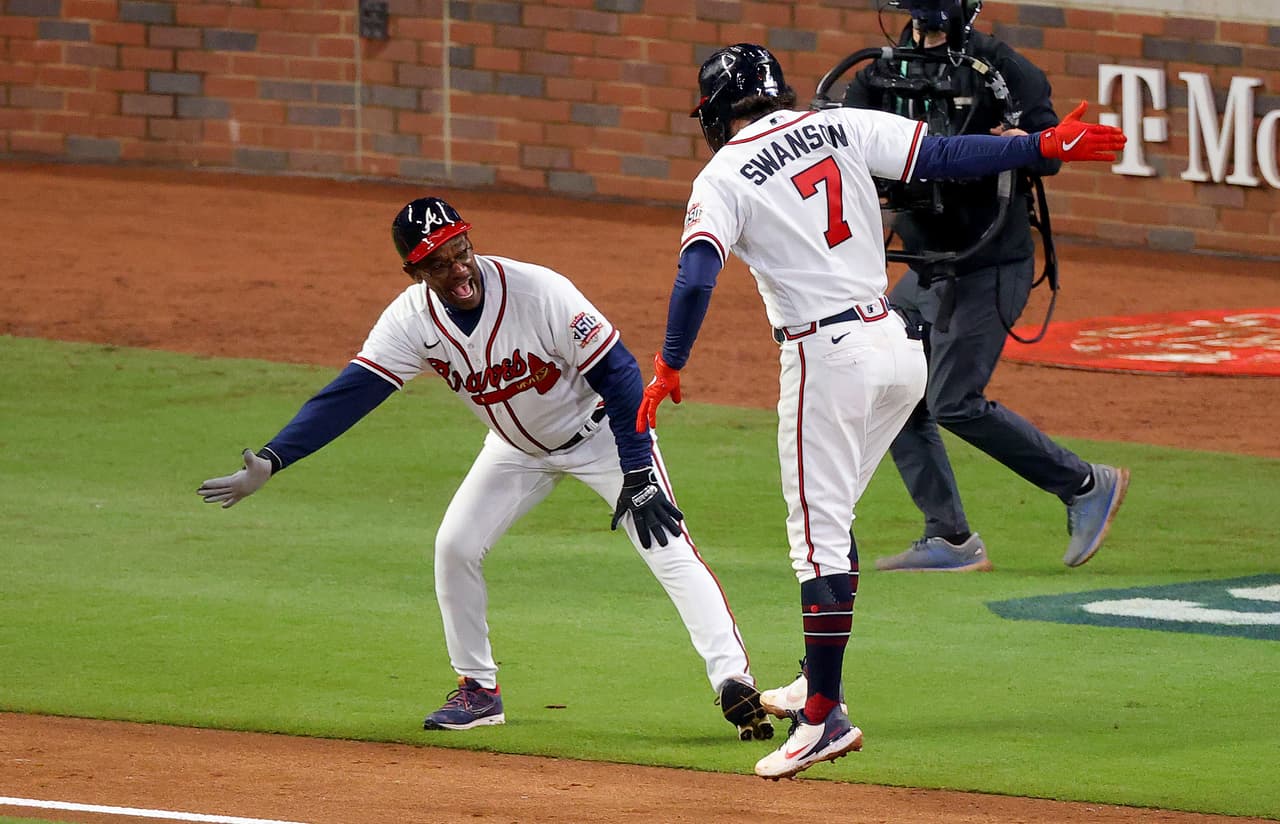 Con la presencia del expresidente, Donald Trump en el Truist Park, los Atlanta Braves remontaron dos carreras de Altuve y con los batazos de Rosario, Swanson y Soler se pusieron a un triunfo de conseguir el título 2021 de la Serie Mundial.