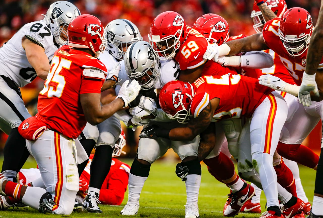 Con unos Chiefs intratables, Oakland sucumbió en Arrowhead tras ser vapuleado por uno de los candidatos de la AFC.