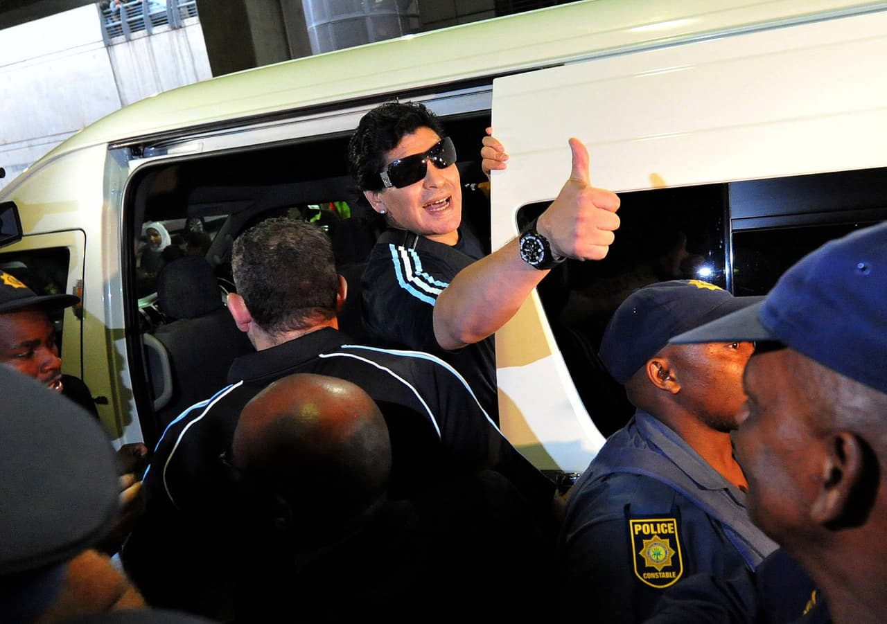 En las Eliminatorias perdió 6-1 con Bolivia y clasificó en las últimas jornadas con un triunfo sobre Perú. A su llegada a suelo sudáfricano, 
<i>El Diego</i> era aclamado.