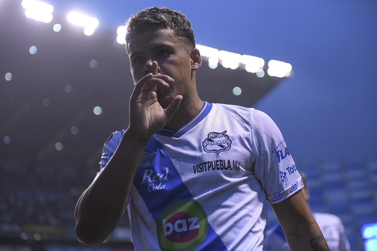 Maximiliano Araújo hizo el segund tanto de la Franja al 42'.