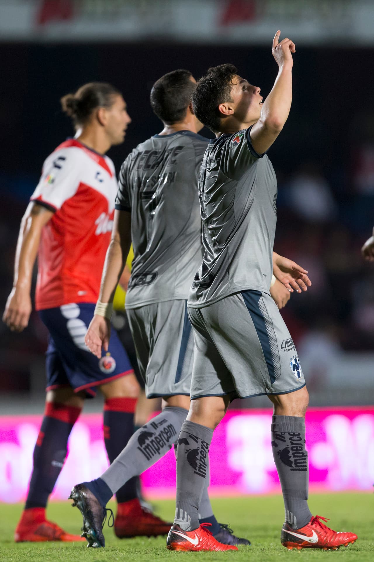 Arturo González abrió el marcador por los Rayados de Monterrey al minuto 33.