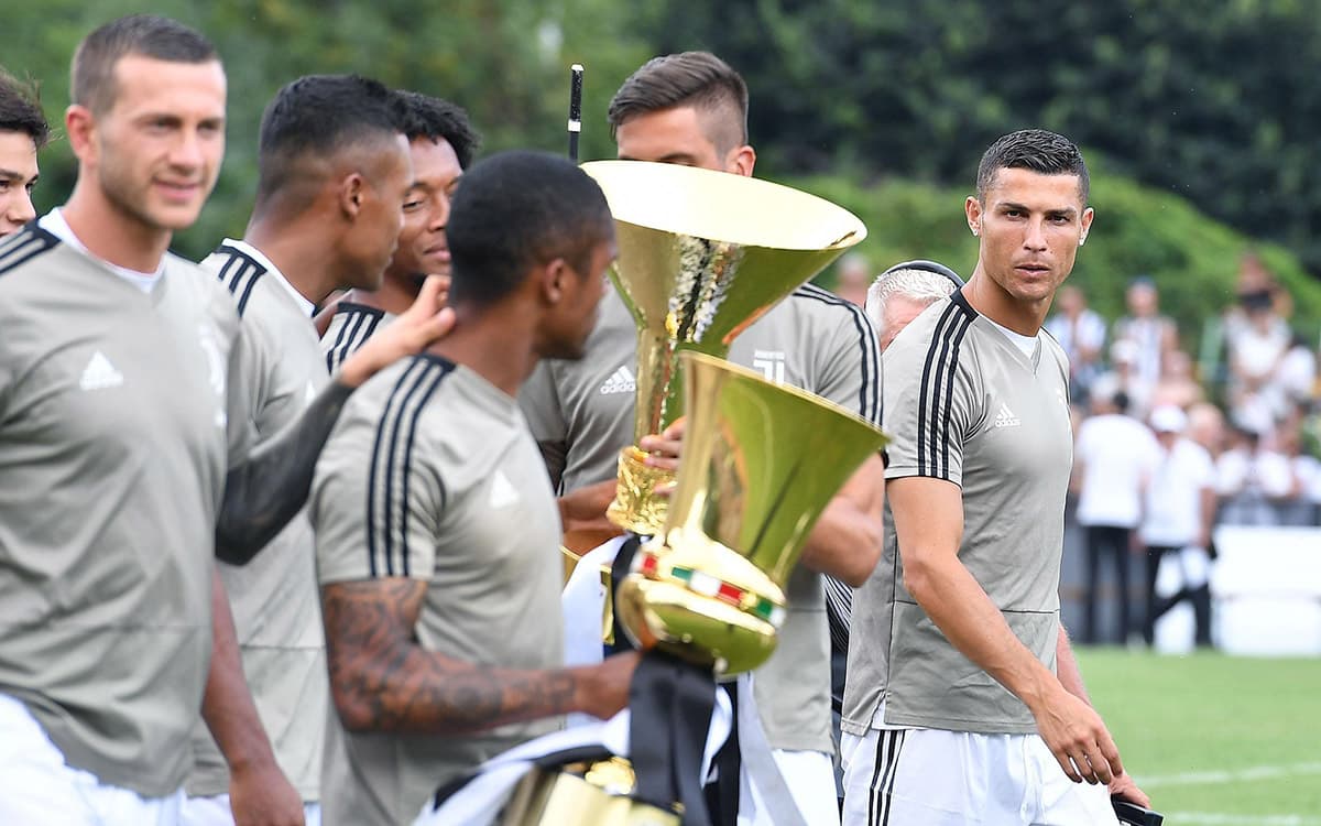 Con los trofeos de la Serie A y la Coppa Italia llegaron los jugadores, acompañando a Cristiano Ronaldo.