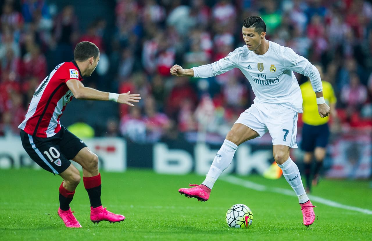 Cristiano Ronaldo volvió a jugar por la banda izquierda ante la ausencia de Bale aunque compartió delantera con Benzema.