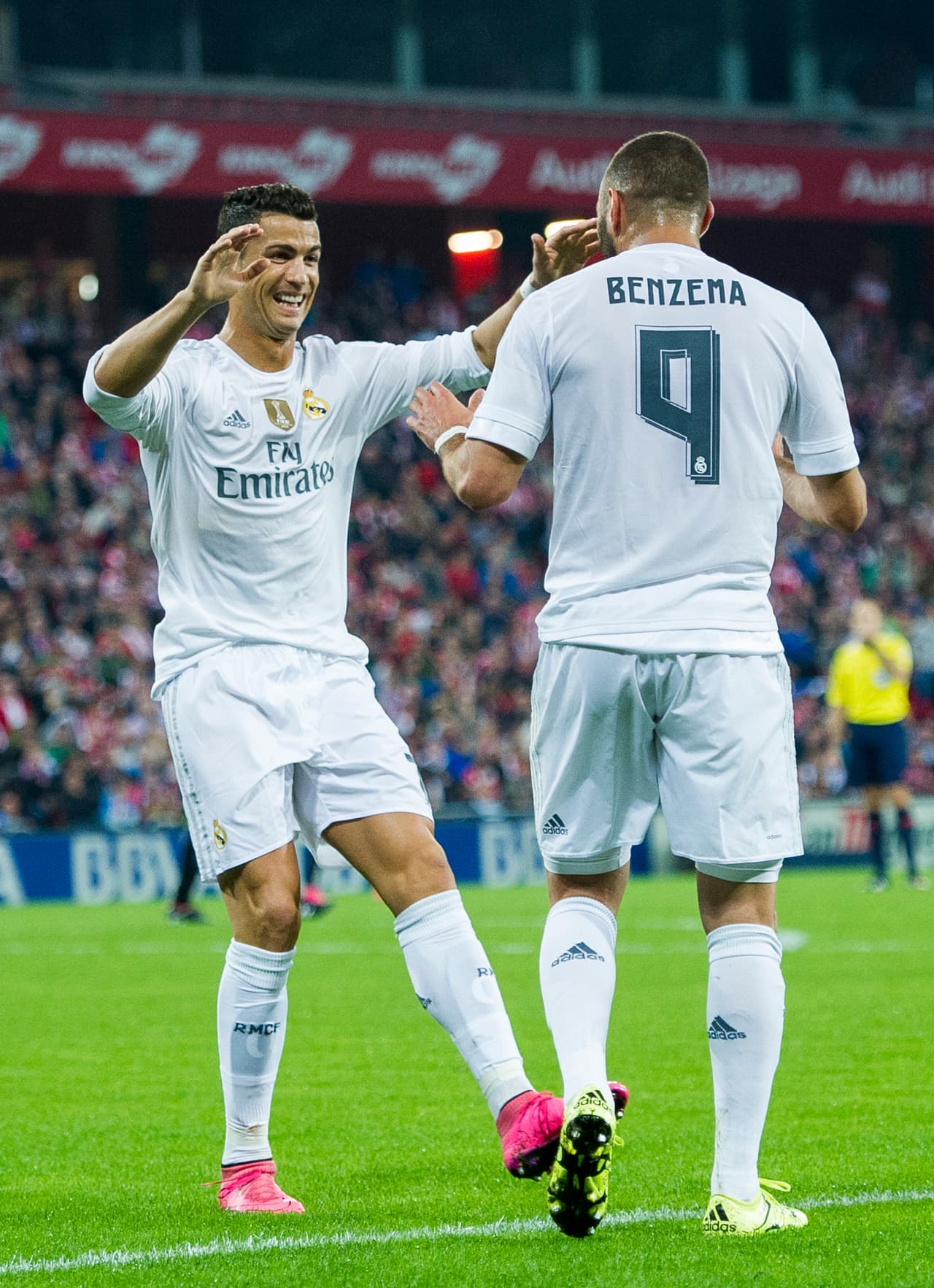 Cristiano corrió para felicitar a su amigo y compañero en el ataque de los 'vikingos'.