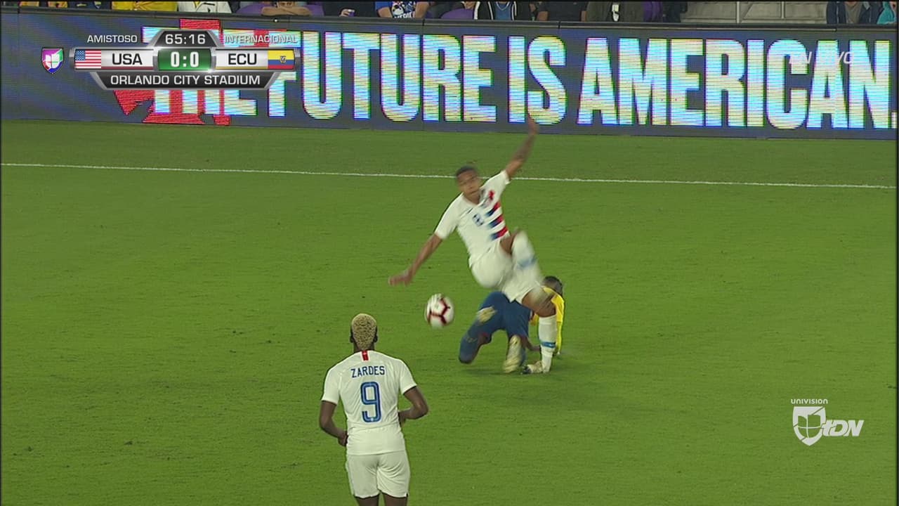 Terrible lesión de tobillo al caer de Weston Mckennie en el Estados Unidos-Ecuador