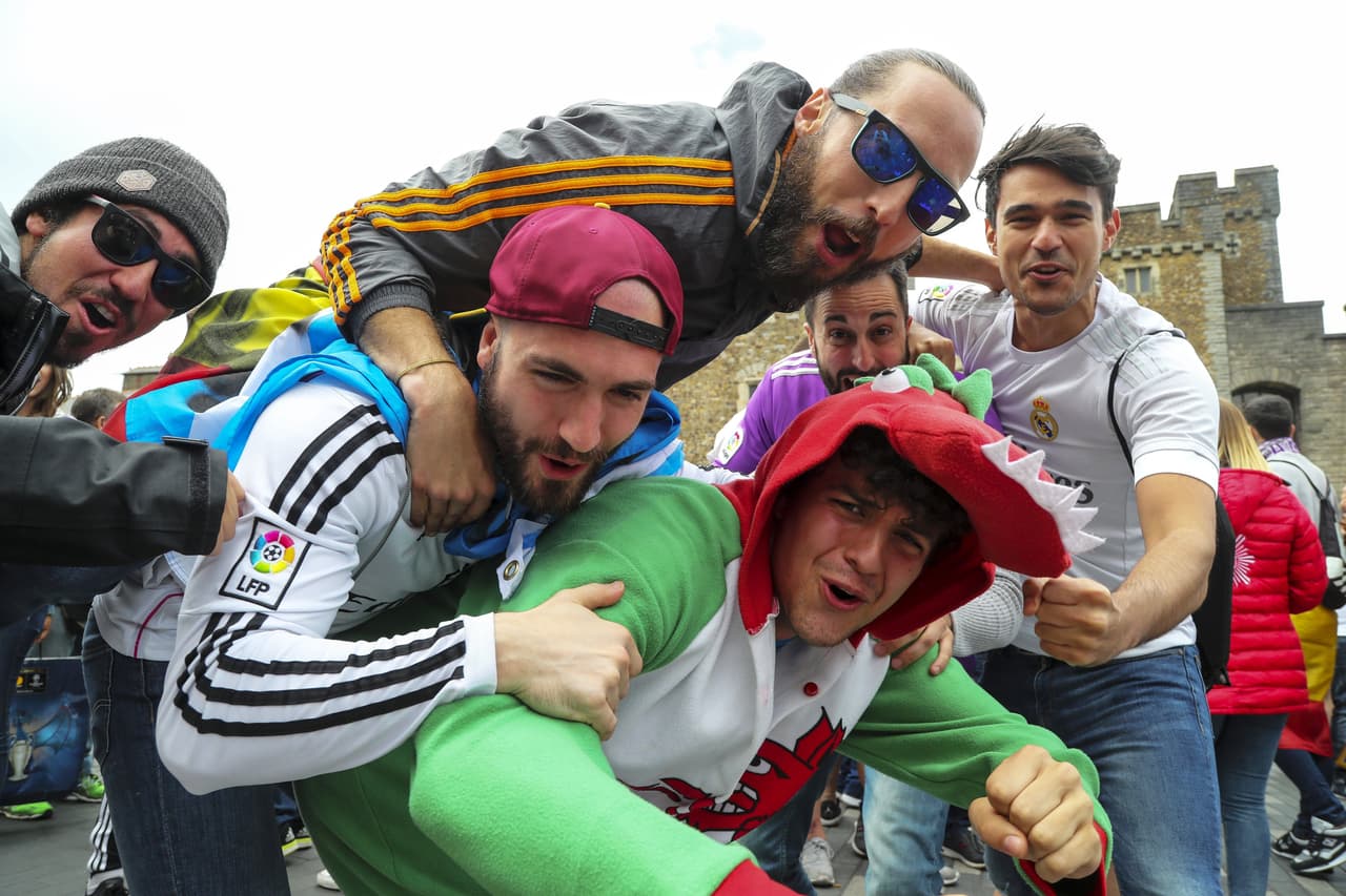 ¡Queda muy poco! Nos vamos para el estadio, que poco a poco ya se va llenando.