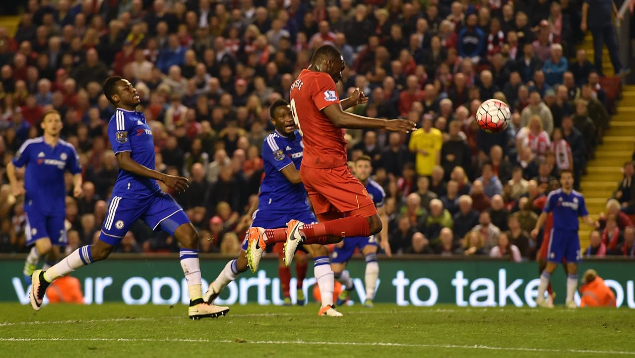 Christian Benteke dio el empate al Liverpool ante Chelsea