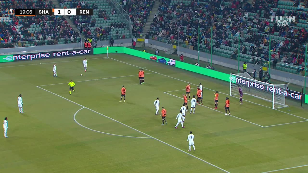 ¡TIRO ATAJADO! disparo por Benjamin Bourigeaud.