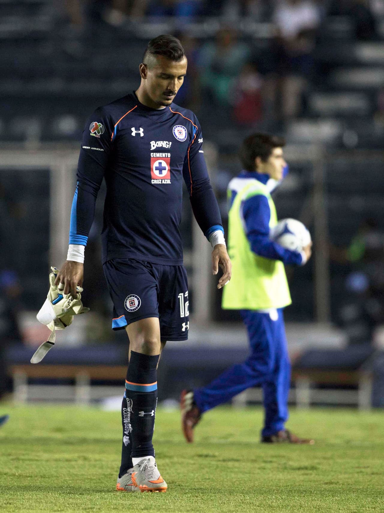 Con la lesión del portero titular del Cruz Azul, Guillermo Allison es el guardián del marco celeste, pero en esta ocasión fue un completo villano al 'comerse' un gol de casi media cancha a manos de Triverio.