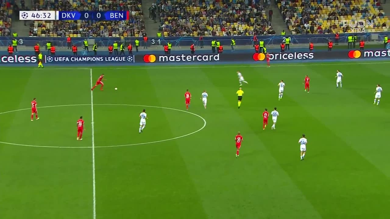 ¡TIRO ATAJADO! disparo por Everton Sousa Soares.