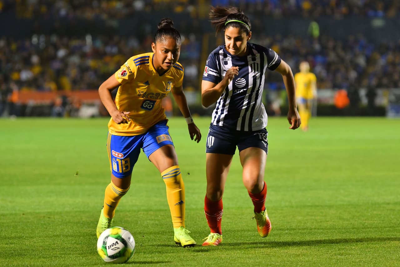 Lo que se debe elogiar al respecto de este cotejo de alto voltaje, por la rivalidad inherente, es que desde el inicio brindaron un juego de velocidad, intenso y muy entretenido.