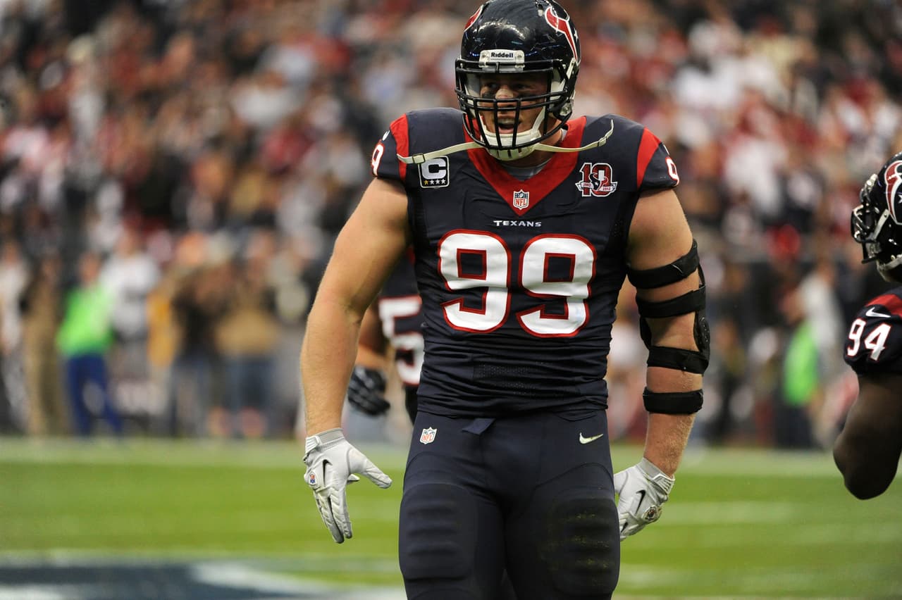 Celebridades del deporte y de Hollywood estuvieron presentes en el último adiós para George Floyd. Figuras como Channing Tatum, Jamie Foxx, Cal y Hannah McNair, Bill O'Brien, Jack Easterby, DC Anthony Weaver, OC Tim Kelly, JJ Watt, DJ Reader, entre otros entrenadores y jugadores atendieron esta tarde en Houston al funeral de George Floyd.
<br>