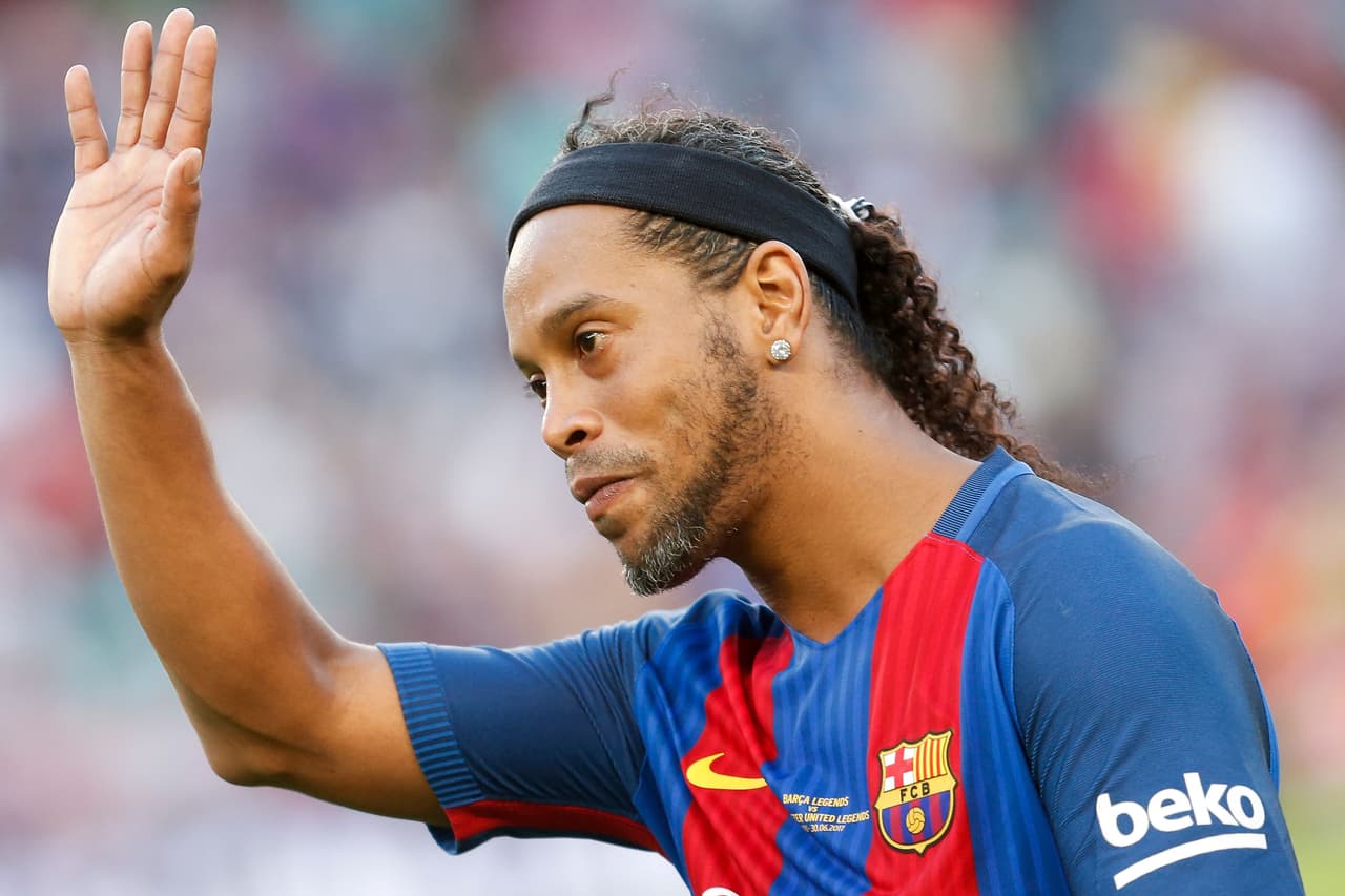 El fútbol mundial se queda sin su sonrisa más emblemática: se hace oficial el retiro de Ronaldinho