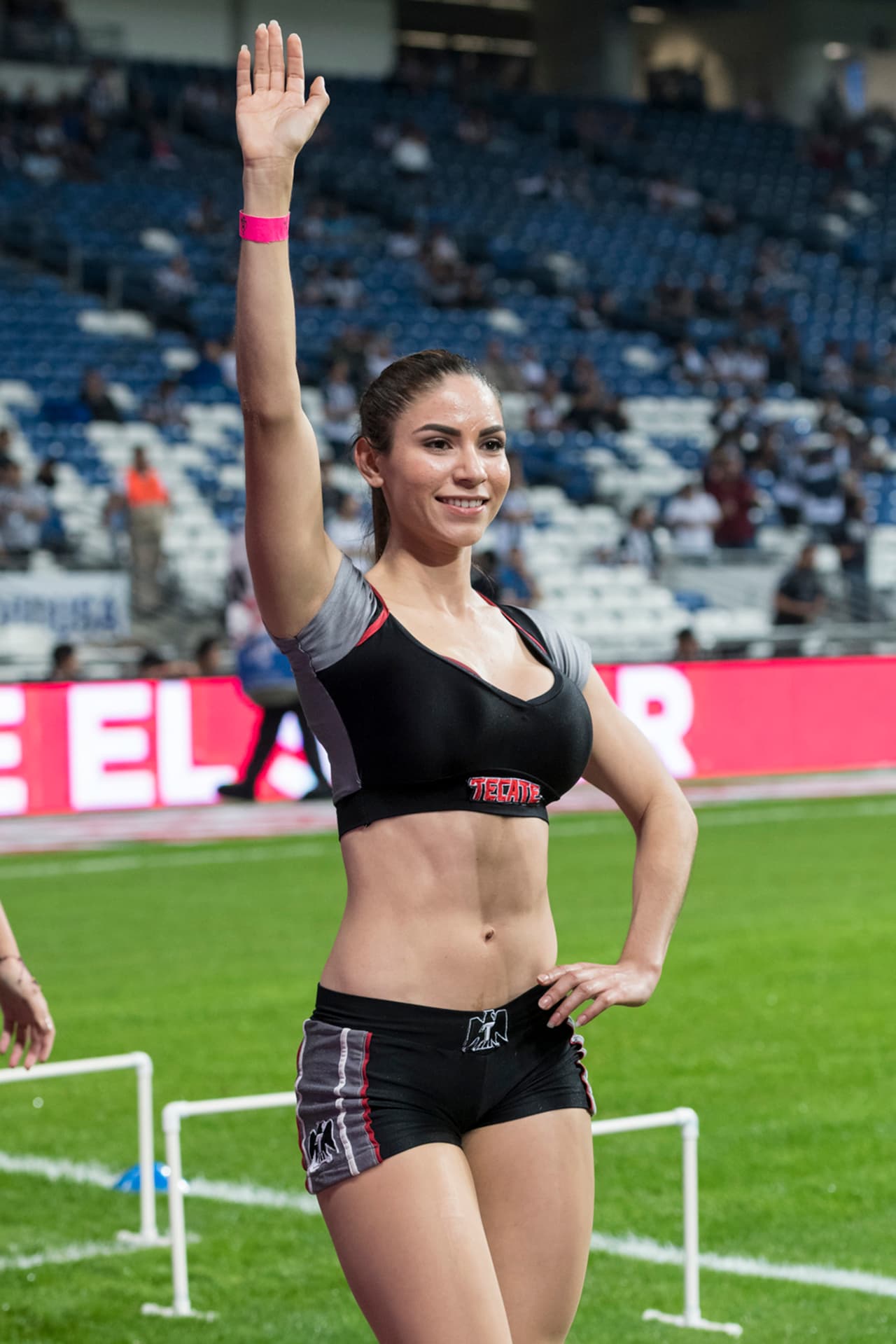 Como no podía ser de otra manera, la belleza en la final de la Copa MX se tomó el estadio BBVA Bancomer para engalanar la jornada.