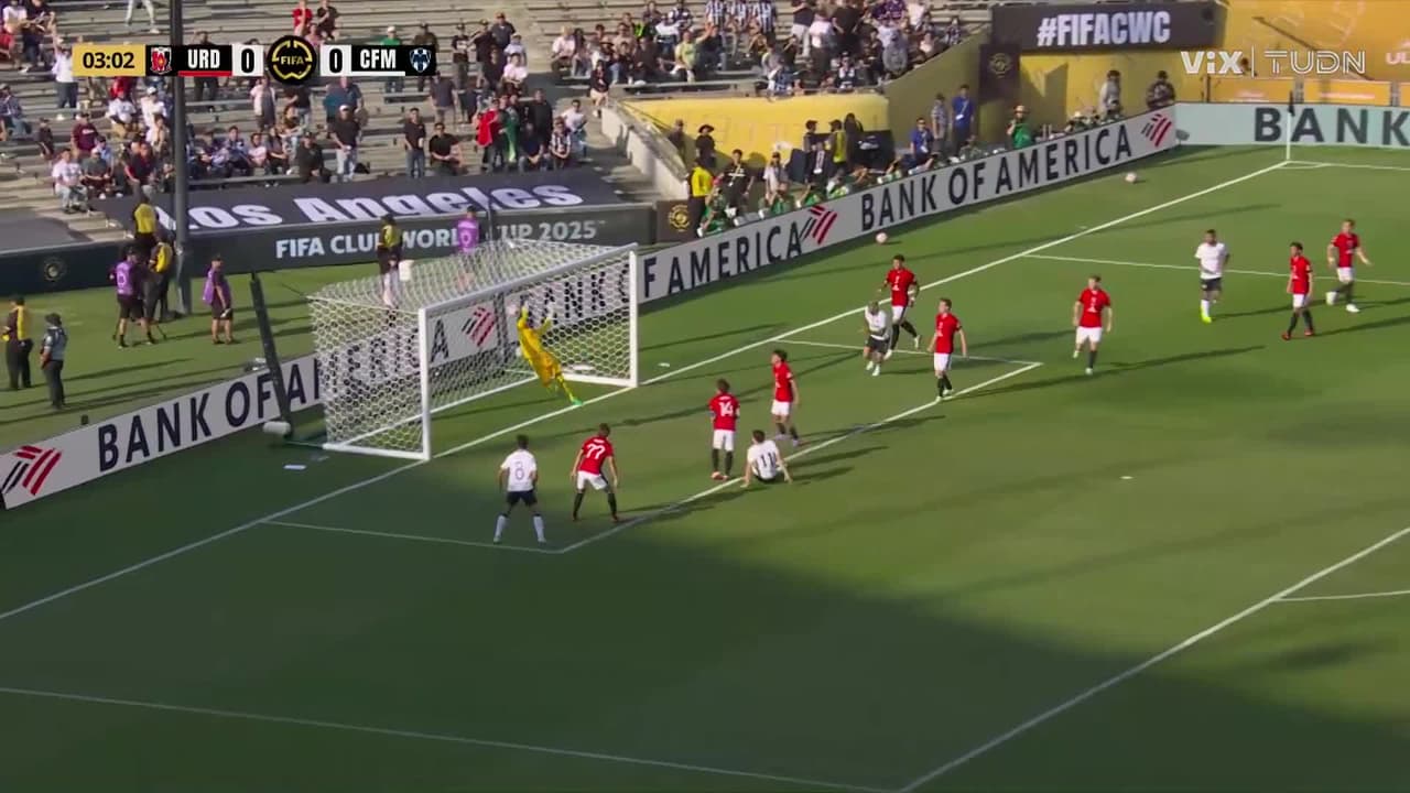 ¡Madre mía, avisa Rayados! 'Plátano' Alvarado la pone en el palo