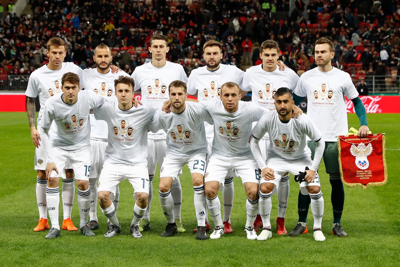 Los dirigidos por Stanislav Cherchesov salieron con Akinfeev, Granat, Kutepov, Kudryashov, Samedov, Zobnin, Glushakov, Golovin, Kombarov, Miranchuk y Smolov.