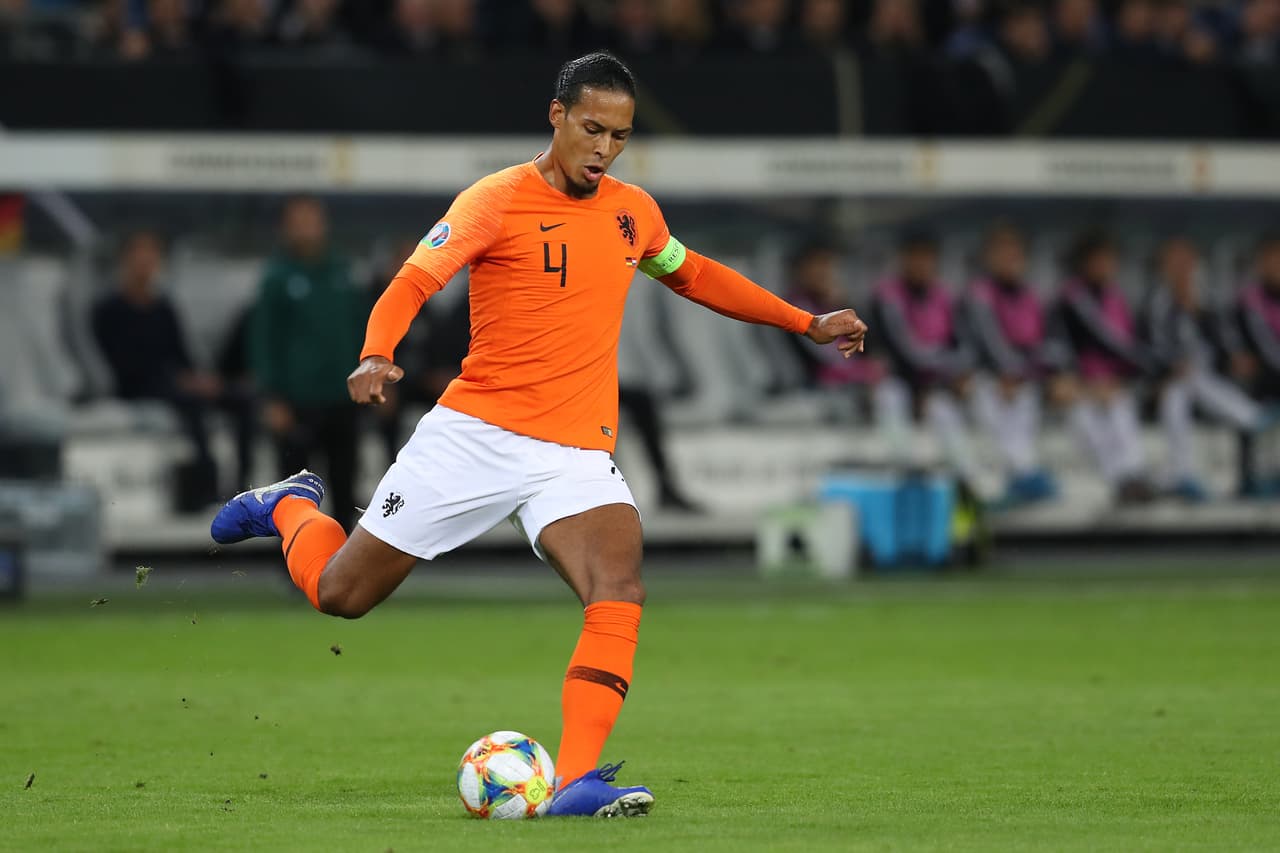 Ha militado en Holanda con el Groningen, en Escocia con el Celtic y en Inglaterra con Southampton y actualmente con el Liverpool.