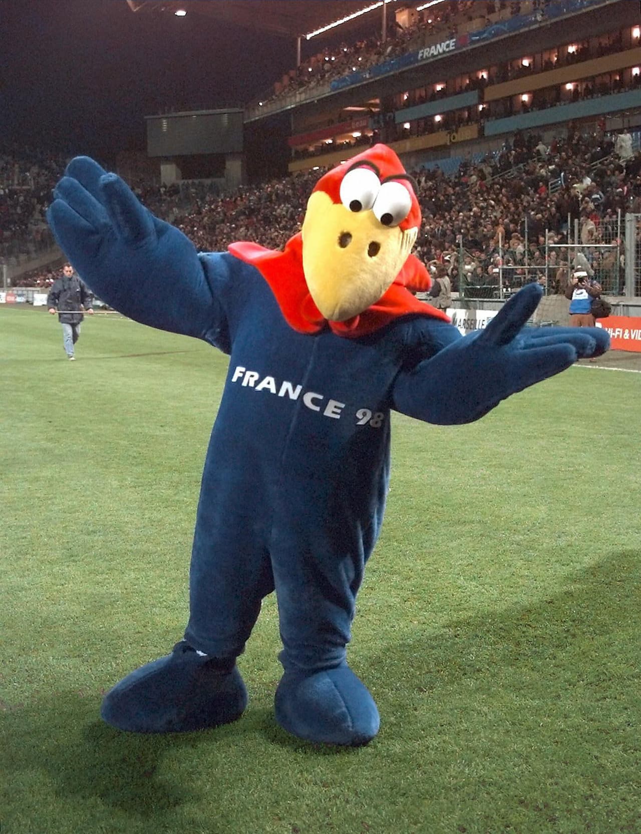 Footix, la figura de Francia-98. Un gallo, símbolo del país anfitrión con los colores de su bandera, se hizo muy popular entre los seguidores.