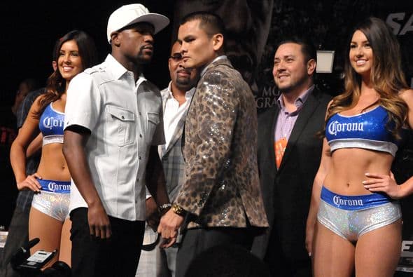 Maidana rompió el contacto atendiendo los reclamos de los ,muchos argentinos que gritaban su nombre..