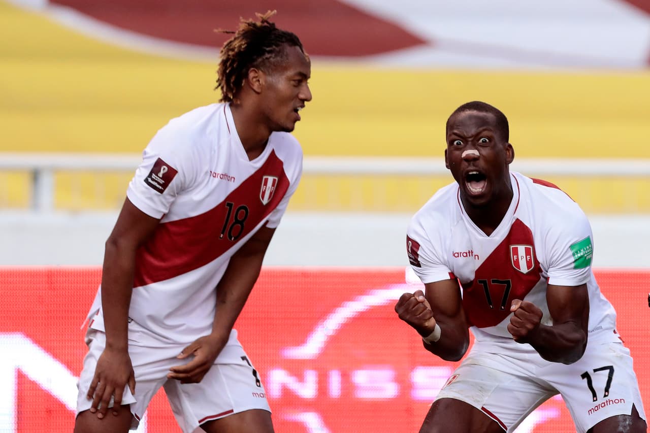 Luis Advíncula y Christian Cueva fueron los encargados de darle tres valiosos putos a Perú en su visita a Ecuador.