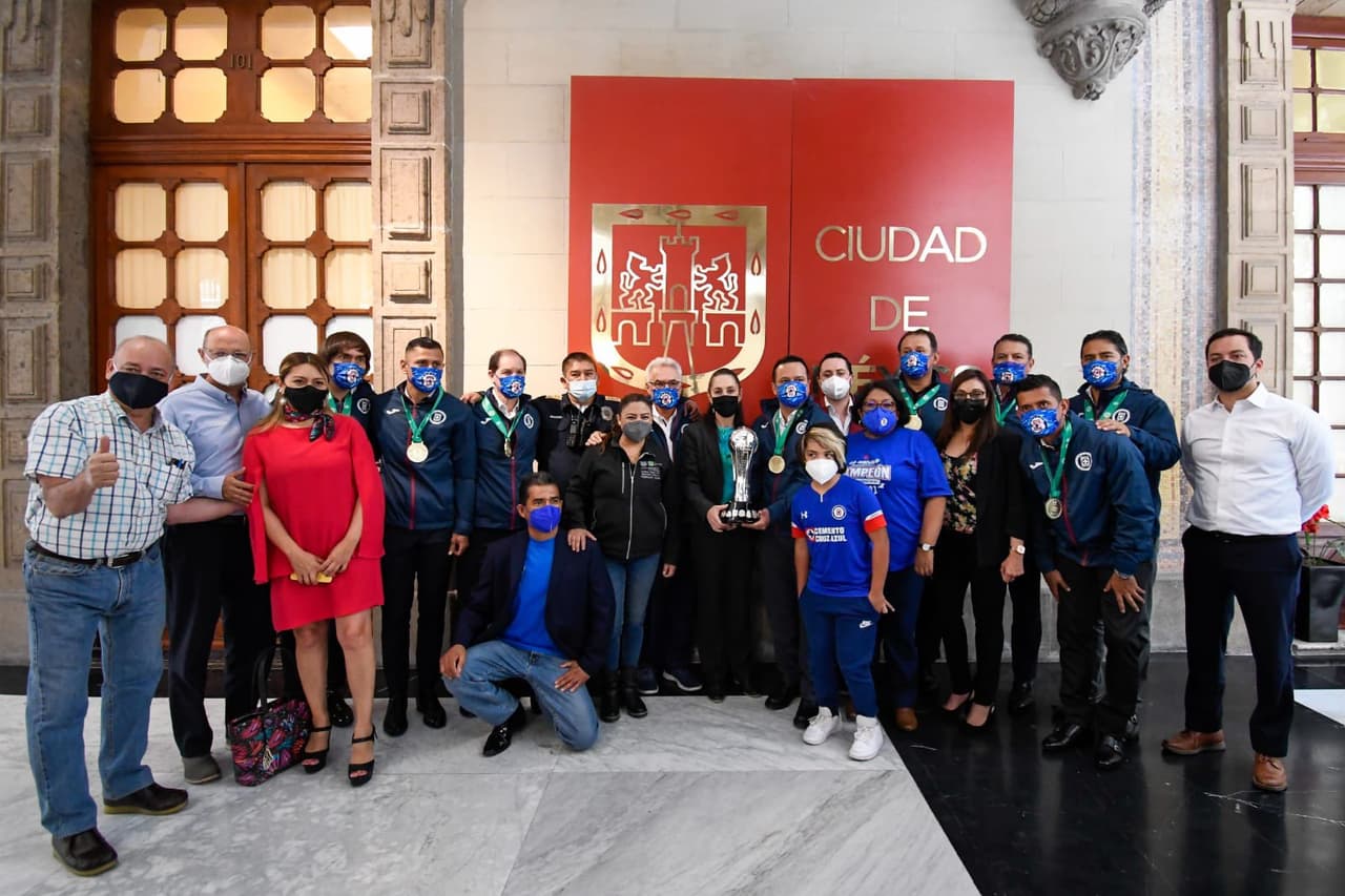 Sheinbaum recibe al Cruz Azul campeón