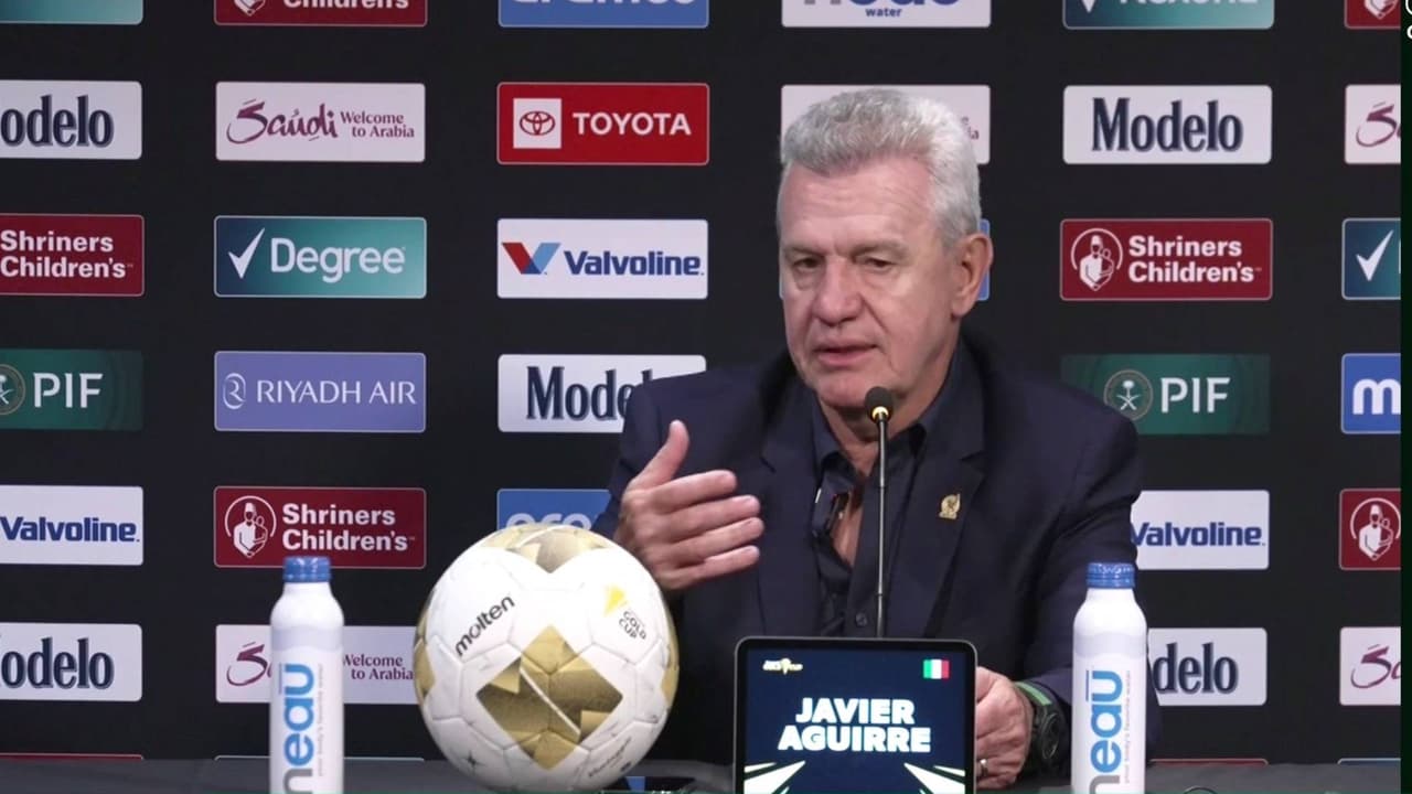 Javier Aguirre explica diferencia de Raúl Jiménez con los demás
