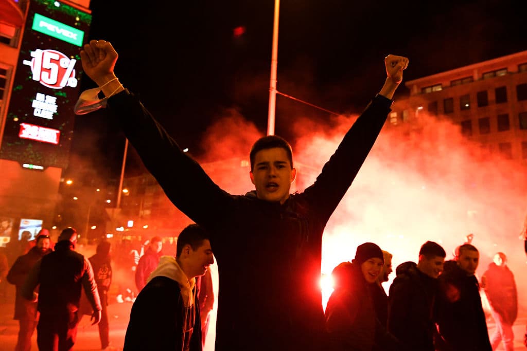 ¡Pelea en Croacia deja 2 aficionados con heridas de bala!