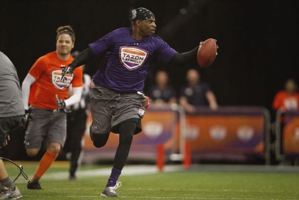 La Conferencia Nacional se impuso a la Conferencia Americana en el Tazón Latino IX y Hristo Stoichkov, para sorpresa de todos, fue reconocido como el MVP del juego, disfruta aquí de las mejores imágenes (Foto: Mario Castillo).