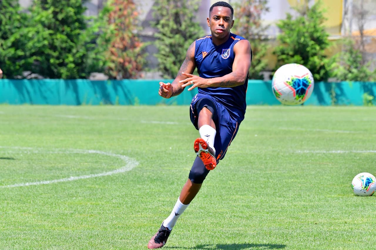 Equipo turco le da las gracias a Robinho 