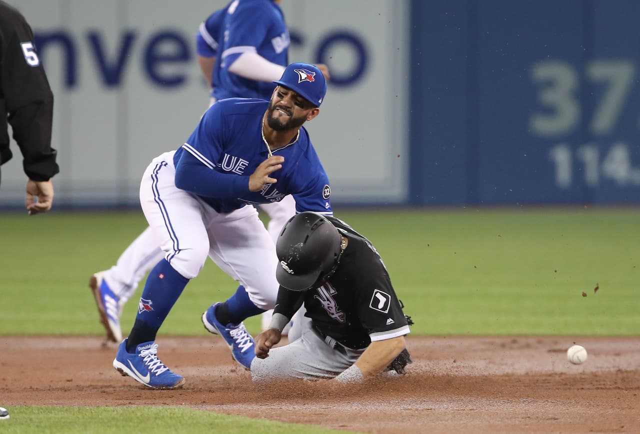 Los canadienses tuvieron un comienzo complicado en casa contra un agresivo equipo de Chicago.