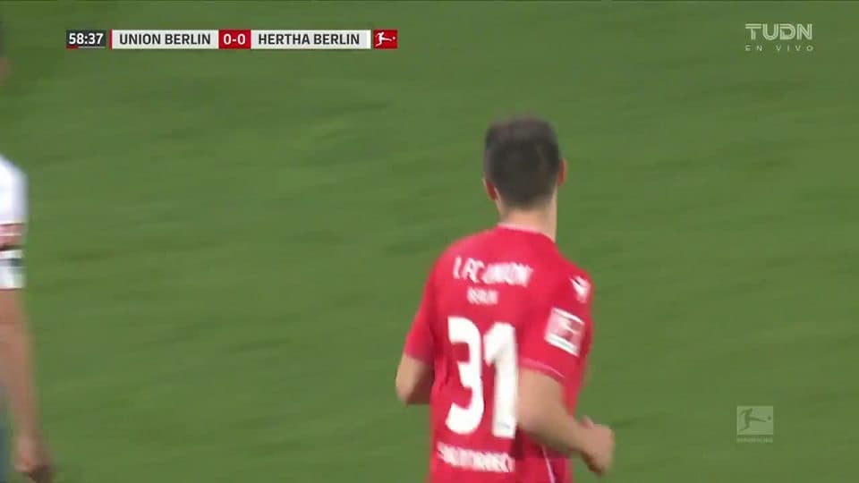 Tiro desviado de Keven Schlotterbeck