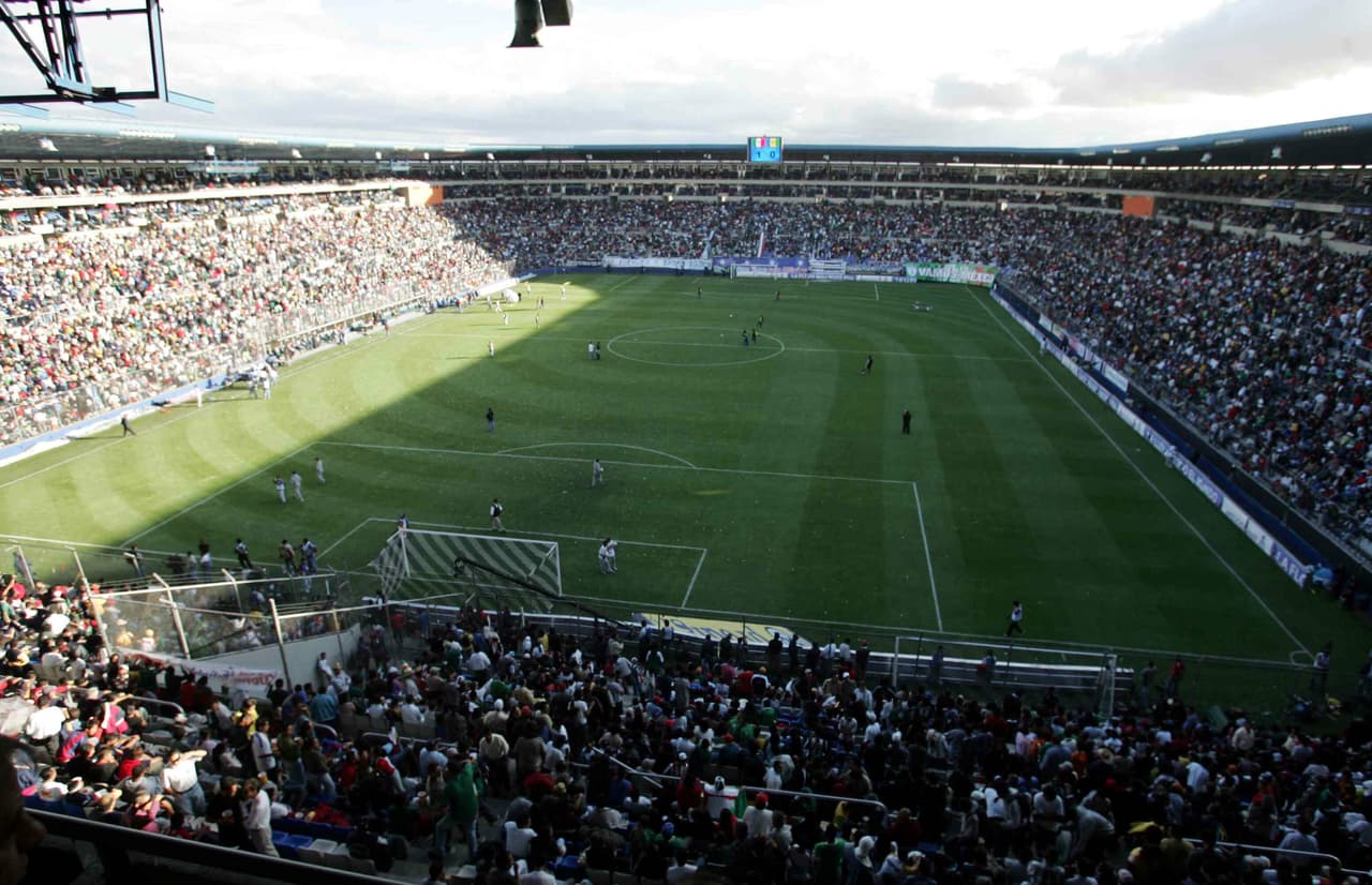 De los equipos que actualmente se encuentran en la Liga MX, Pachuca fue el primero en reestrenar su estadio. El Hidalgo fue inaugurado en el ya lejano 1993 ante Pumas y después de una notable remodelación en 2003 volvió a abrir las puertas en el 2004.