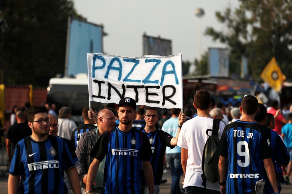 Los fanáticos de Inter se tomaron la calles de Milán en el regreso de su equipo a la competencia de la Champions League.
