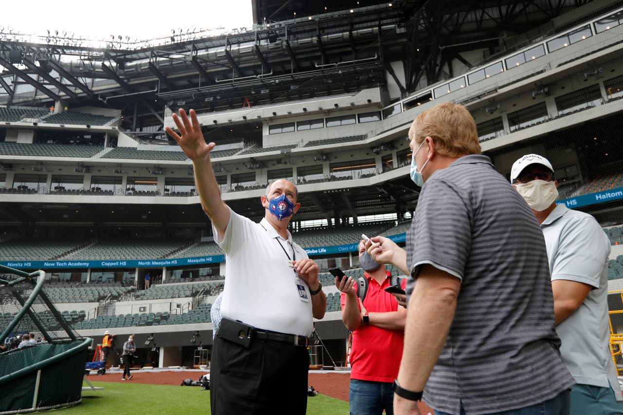 Gobernador de Texas permite a fans asistir a eventos deportivos