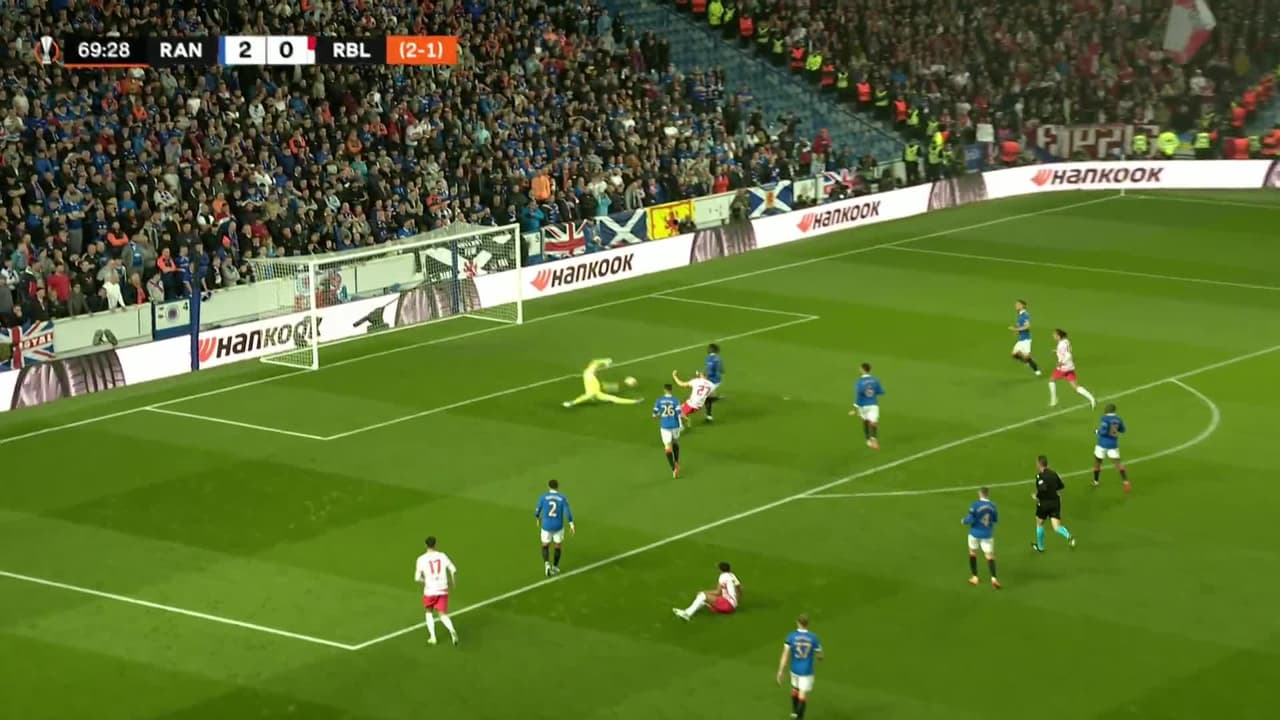 ¡TIRO ATAJADO! disparo por Konrad Laimer.