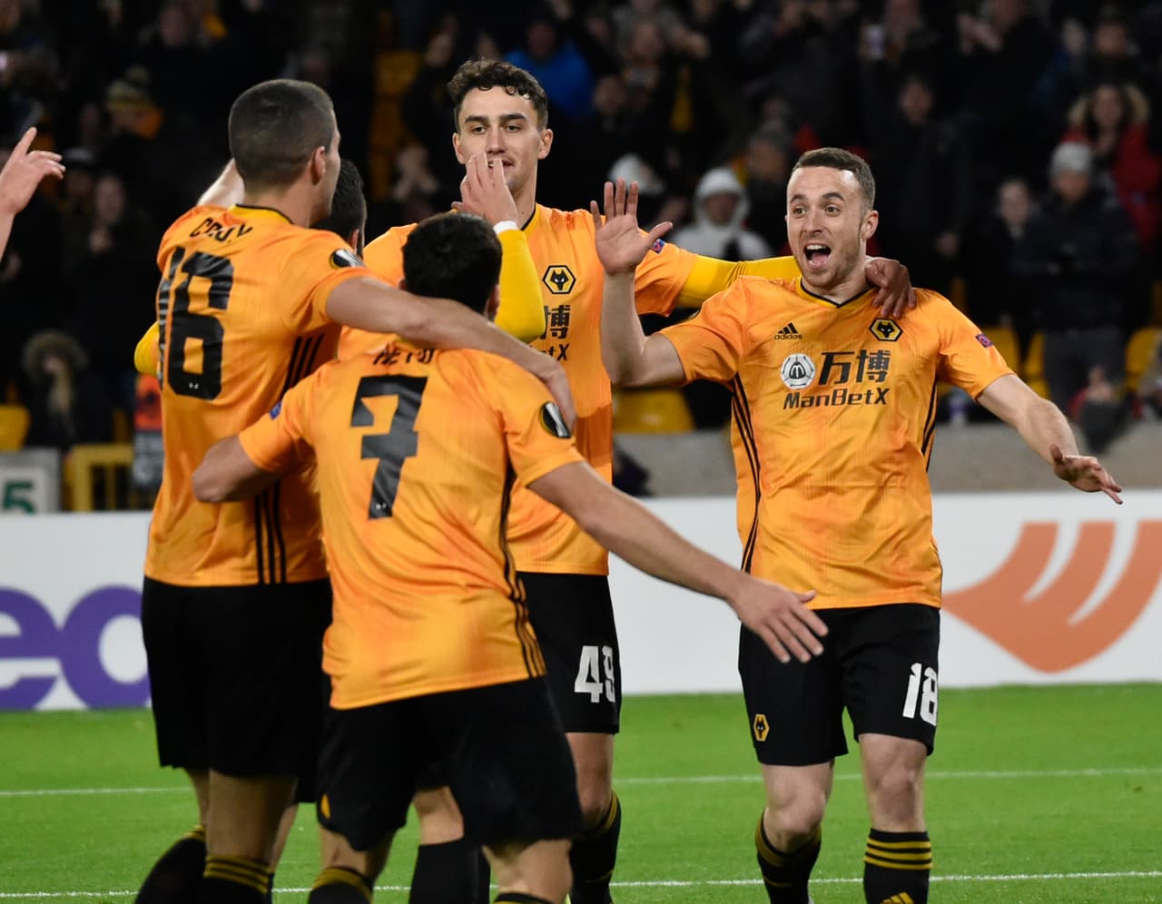 En 12 minutos, Diogo Jota logra un hat-trick que le dio la victoria al Wolverhampton ante Besiktas. Dendonker sella victoria conun cuarto gol para los Wolves y Raúl Jiménez se pierde encuentro al estar suspendido por tarjetas acumuladas.
