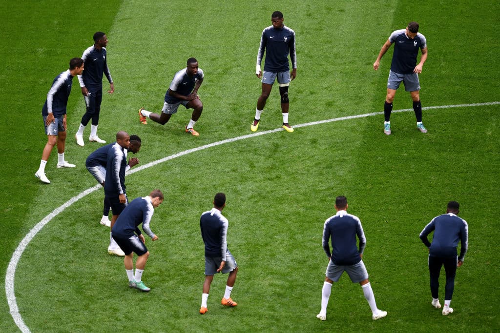 Umtiti, dañado en la rodilla izquierda desde que comenzó Rusia 2018, está en condiciones, según el seleccionador, a pesar de sufrir un golpe en la zona en cuartos de final contra Uruguay.