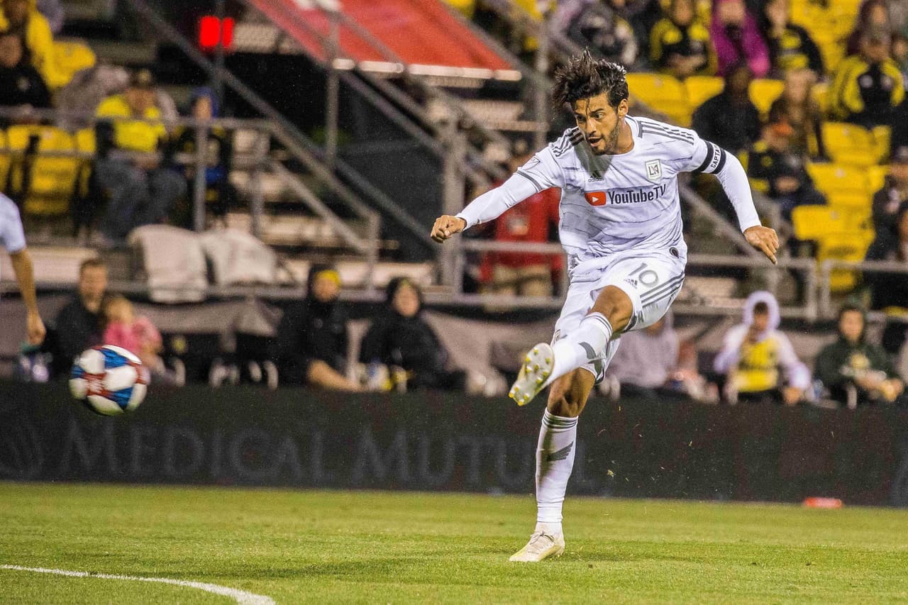 Un gol y una asistencia para Carlos Vela en el triunfo 3-0 de LAFC frente a Columbus Crew SC.