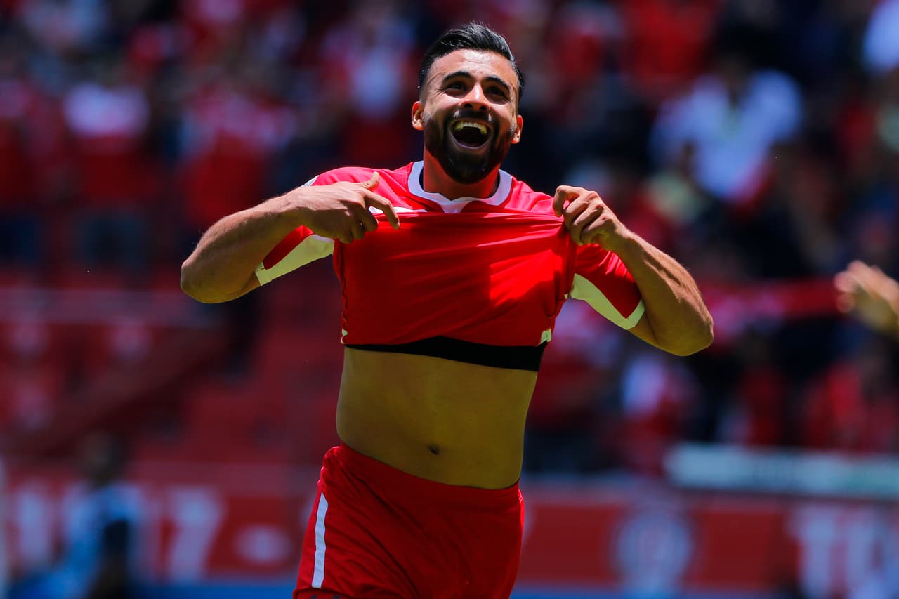 Al minuto 72' surgió la figura del partido, el argentino Alexis Canelo que había ingresado para el segundo tiempo, anotó el 2-2.