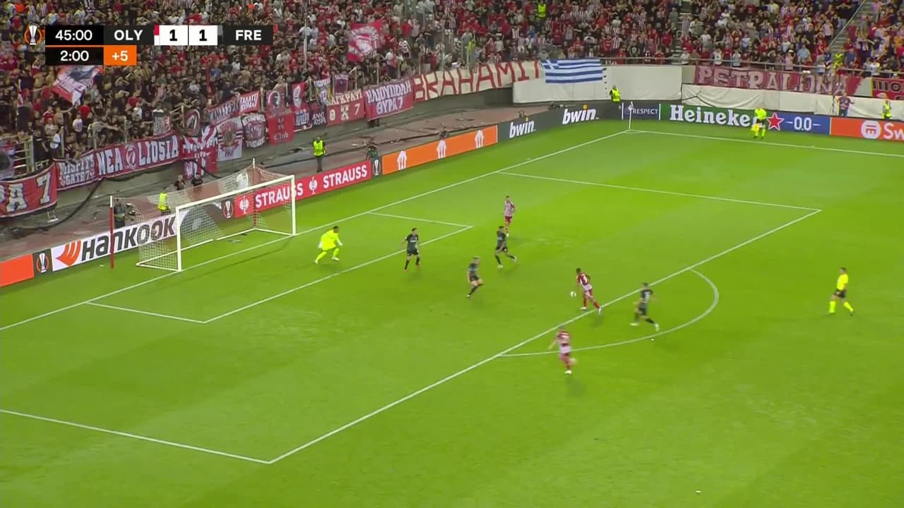 ¡TIRO ATAJADO! disparo por Giorgos Masouras.