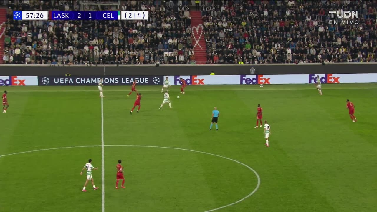¡GOL!  anota para LASK. Samuel Adeniran