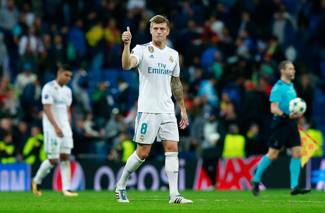 MADRID, SPAIN - OCTOBER 17: Toni Kroos of Real Madrid shows appreciation to the fans after the UEFA Champions League group H match between Real Madrid and Tottenham Hotspur at Estadio Santiago Bernabeu on October 17, 2017 in Madrid, Spain. (Photo by Gonzalo Arroyo Moreno/Getty Images)