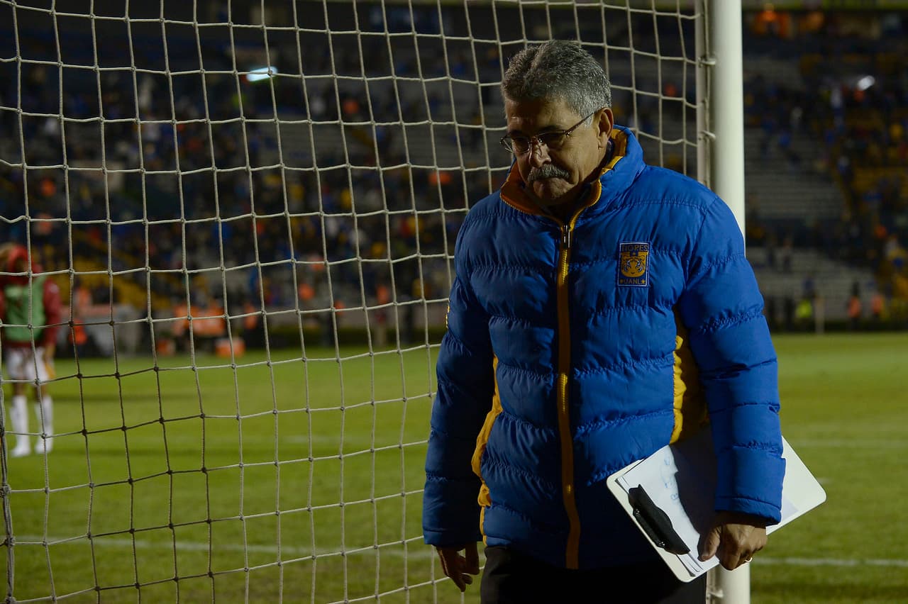 Durante su estancia en el Toluca, Ferretti no consideró que el entonces goleador, Saturnino Cardozo, pagó para que se colocaran pancartas en su contra por lo que terminó por presentar su renuncia.