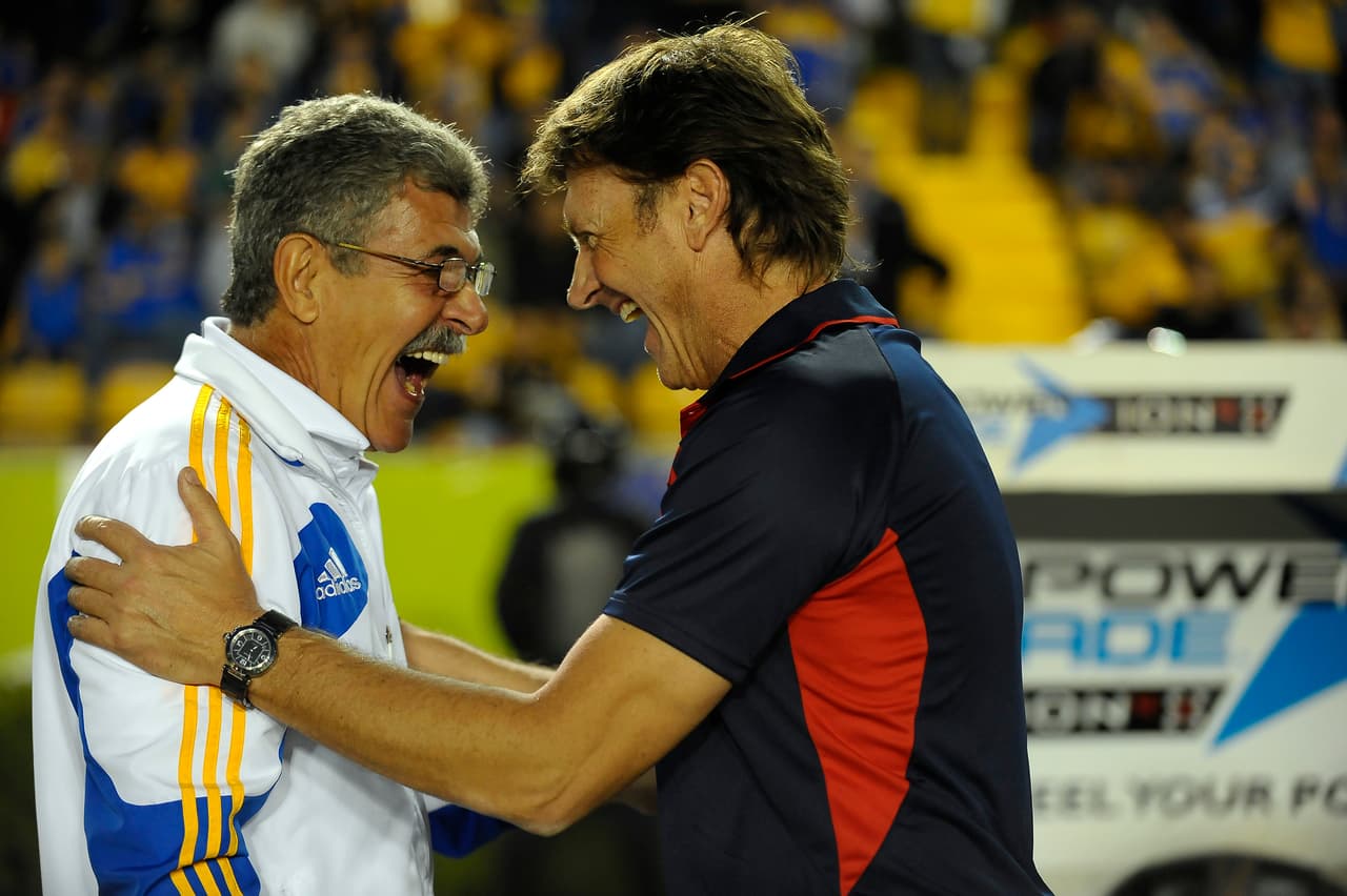 Debutó como profesional en 1971 y no paró de jugar hasta 1991 en Pumas, con el que ganó dos títulos de la Liga MX.