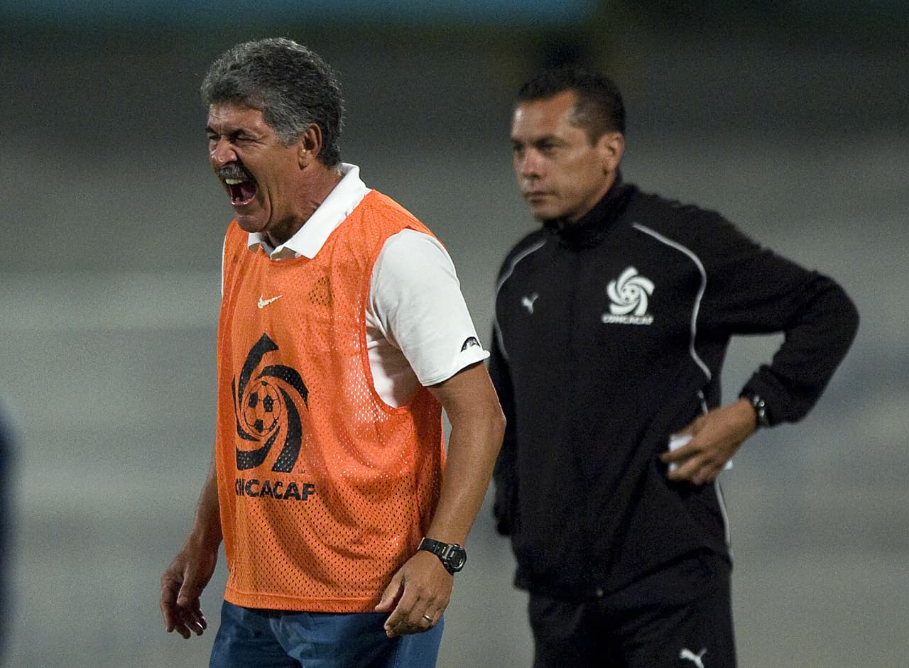 Si bien no se despoja del acento brasileño, ha adoptado muy bien las malas palabras que se dicen en México, siendo uno de los estrategas que más groserías dicen.