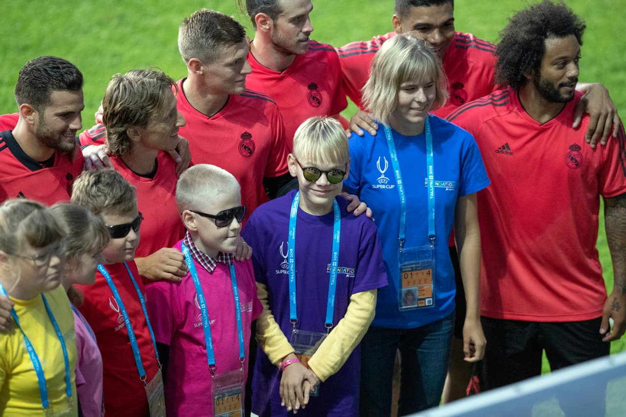 Sus habitantes están contagiados con la alegría de la Supercopa de Europa e incluso algunos invidentes compartieron en la previa con jugadores de Real Madrid.