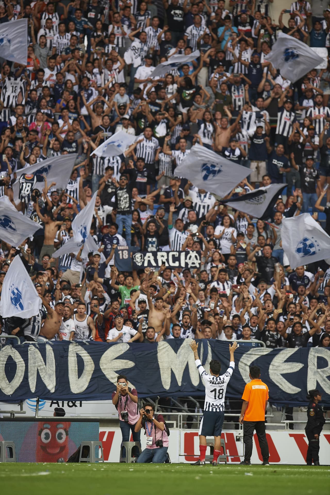 Ese fue el agradecimiento para un hombre que se despidió como figura y que volvió para su última vez en la cancha de Monterrey.
