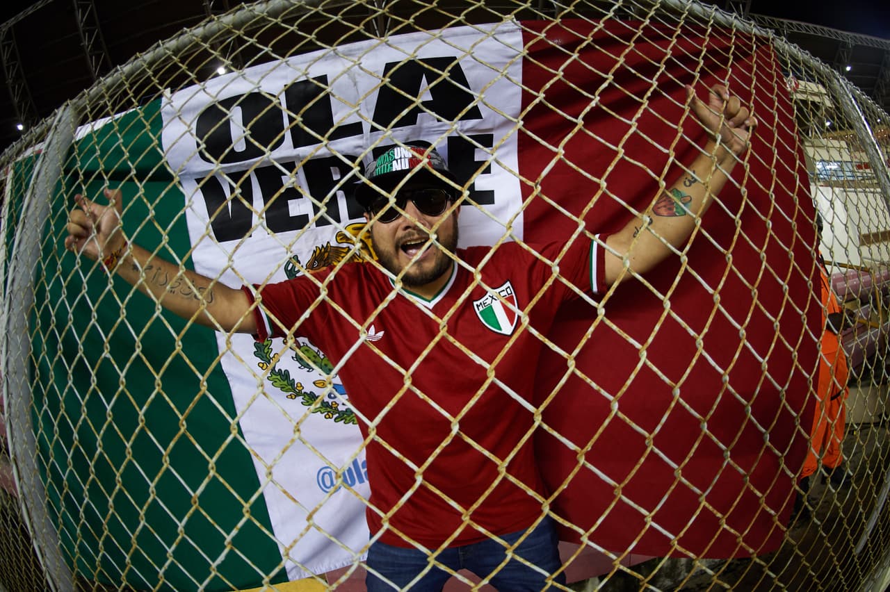 Con la noche encima y la gente llegando al estadio, la ciudad de Panamá esta lista para el Panamá vs México.