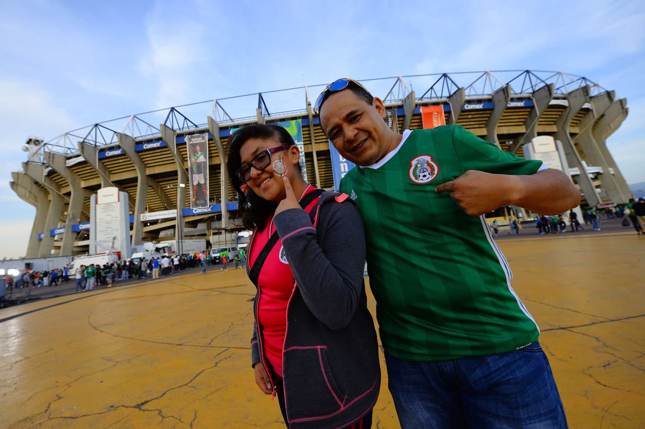 Caras lindas, familia y amigos se dieron cita en el Estadio Azteca para apoyar al Tri ante Canadá en las eliminatorias de Concacaf