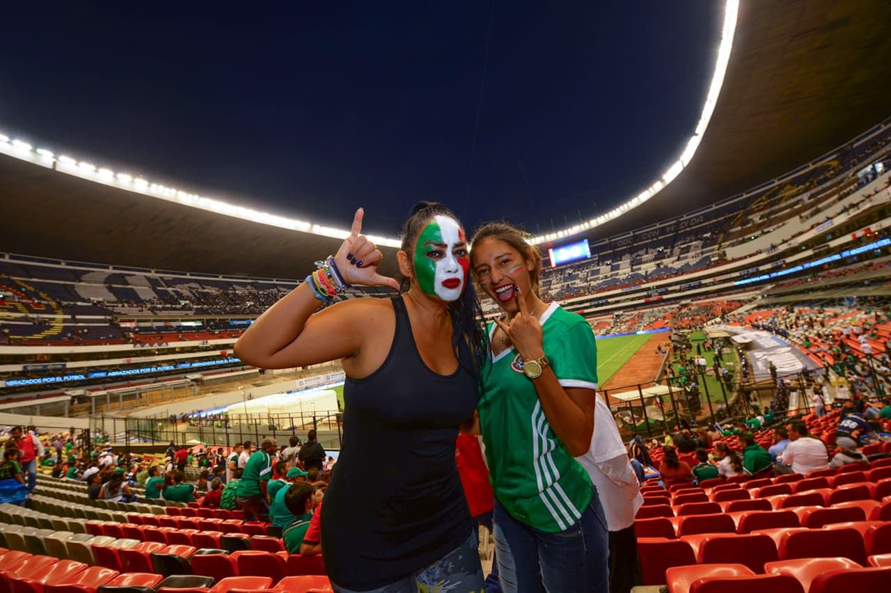 Caras lindas, familia y amigos se dieron cita en el Estadio Azteca para apoyar al Tri ante Canadá en las eliminatorias de Concacaf